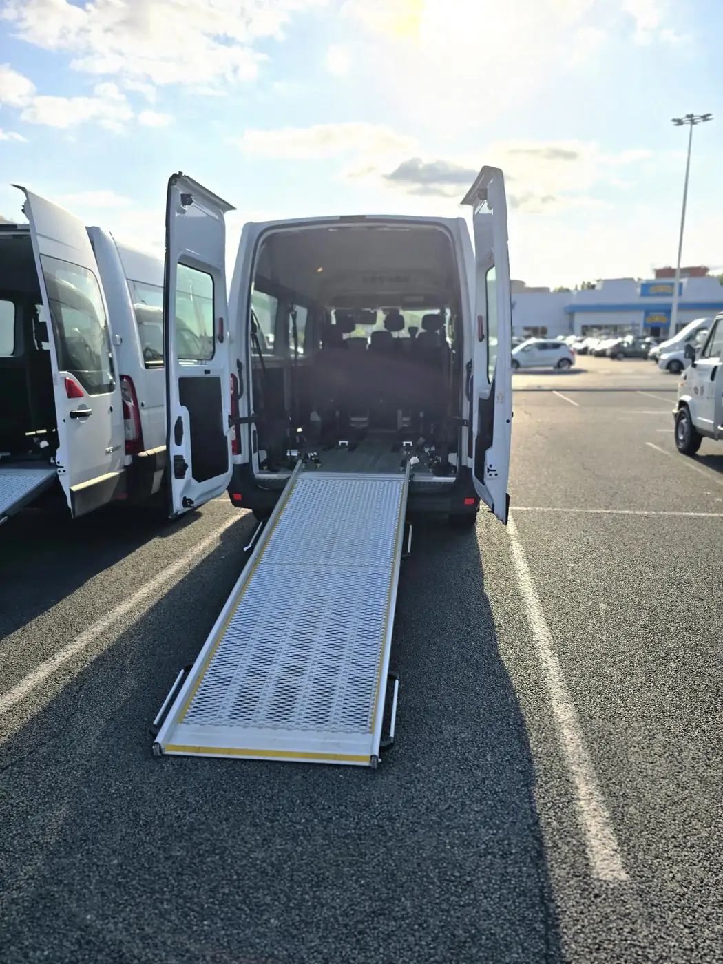 Transport PMR en véhicule adapté à Bègles Transport PMR en véhicule adapté à Bègles